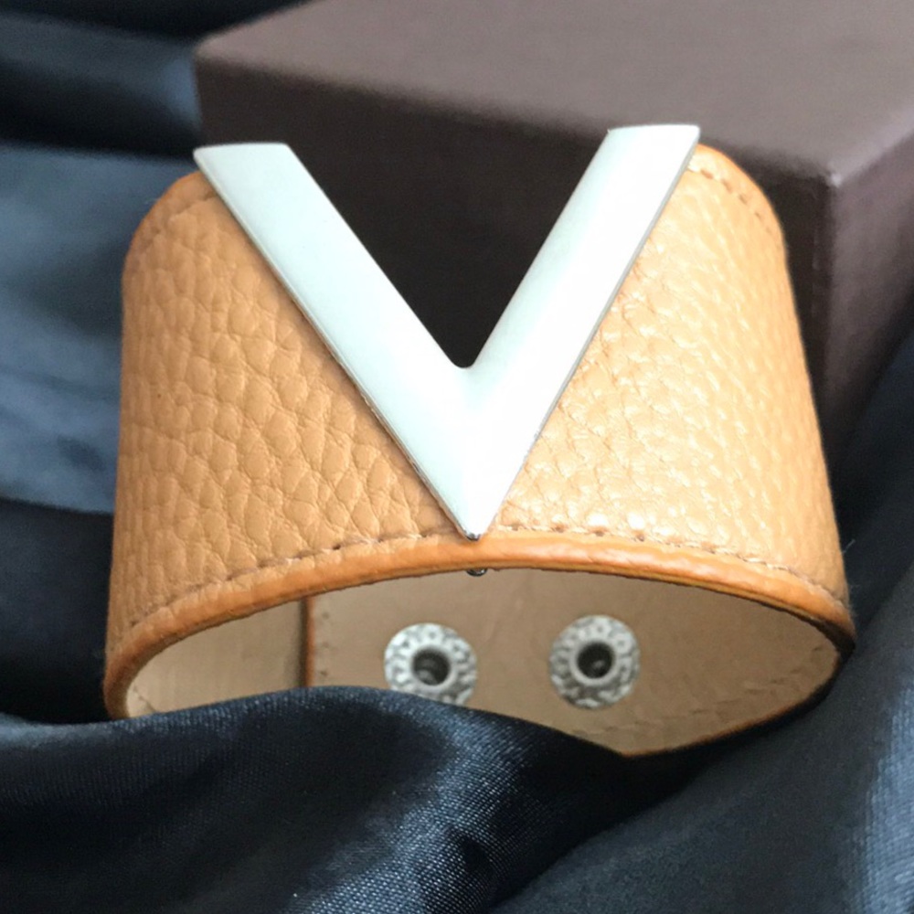 Nice V bracelet Faux Leather